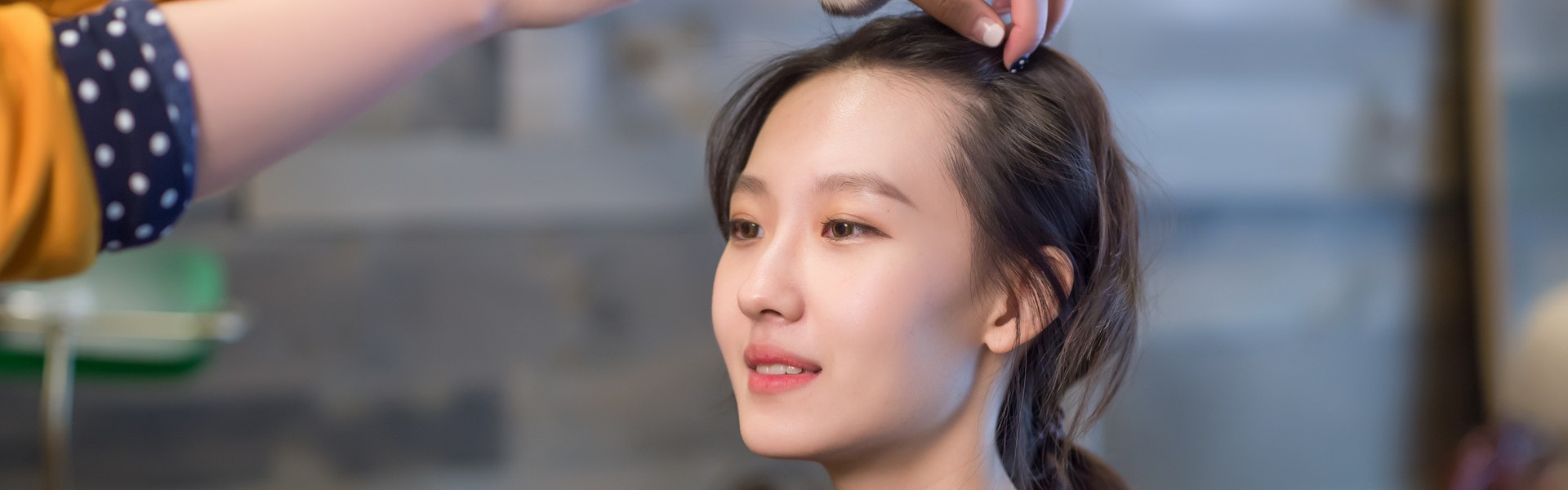 촬영을 준비하는 리얼 모델 – 윤헤어라인 리얼스토리